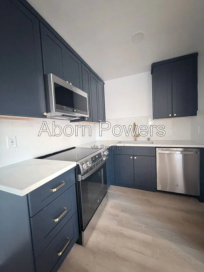 2 bed, 1.0 bath, 819 sqft, $1,695 — Photo 1