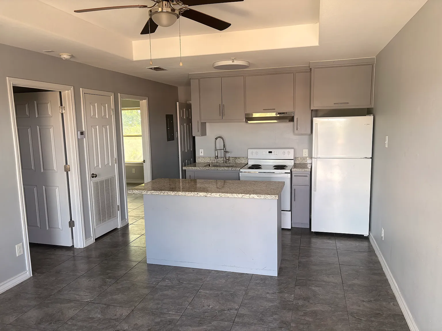 2 bed, 600 sqft, $1,100 — Photo 2