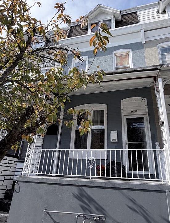 1st image of 916 Rose St