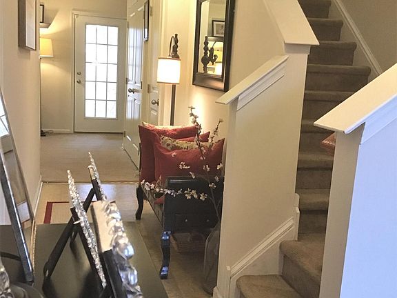 Main entrance/Foyer view