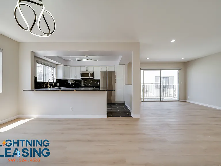 1035 N Hayworth Ave #110 — Photo 19
