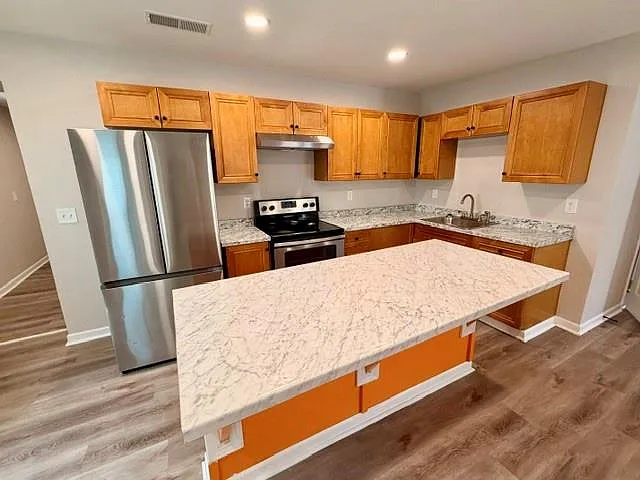 4 bed, 2.0 bath, 1799 sqft, $1,600 — Photo 3