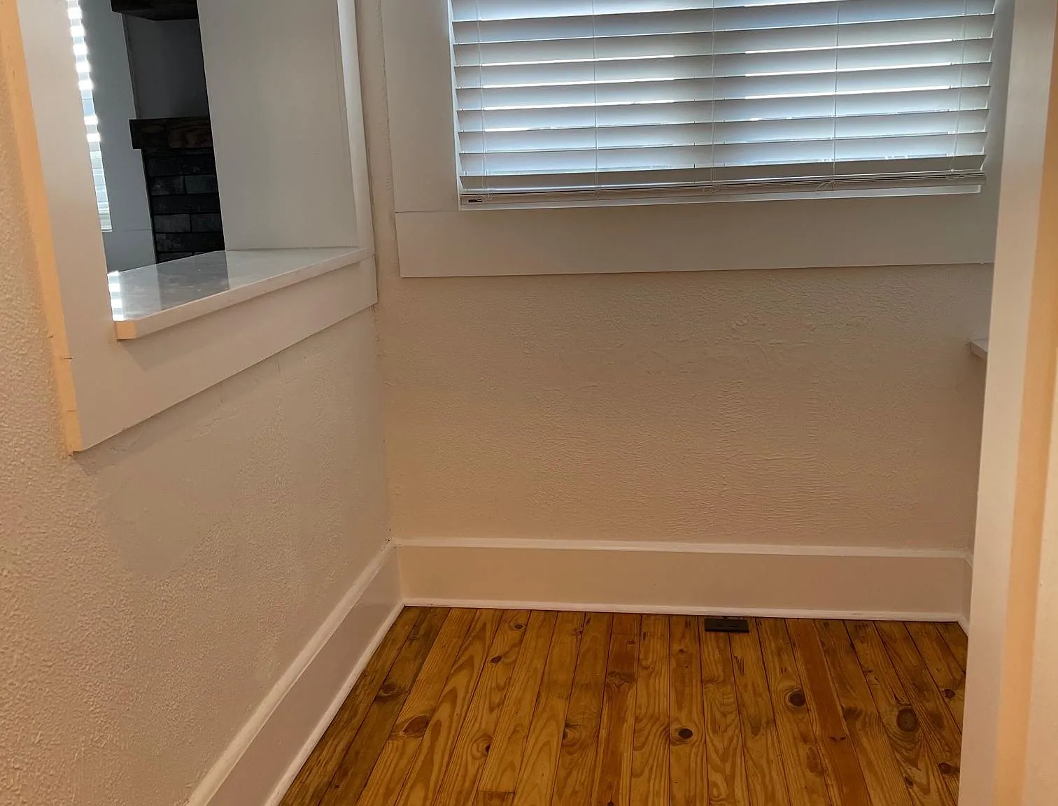 305 Main St — Photo 1