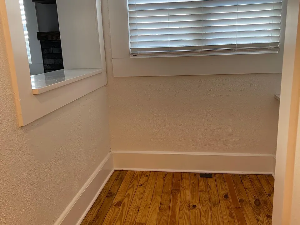 305 Main St #3