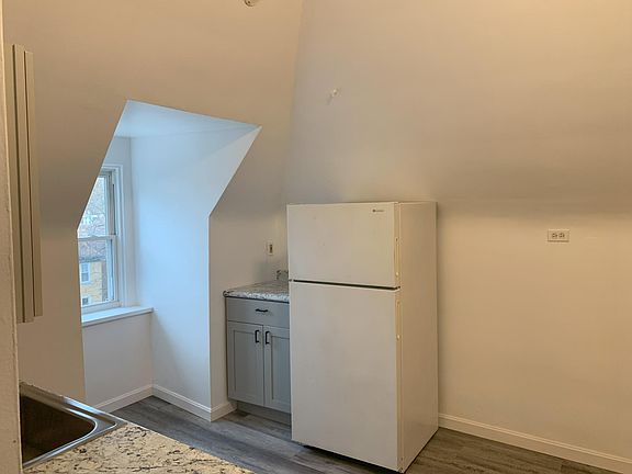 3rd image of 5542 Avondale Pl #3