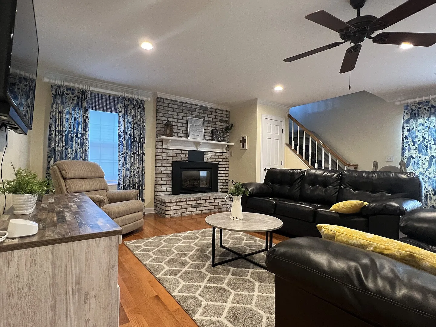 Quiet home in the heart of Moline — Photo 2