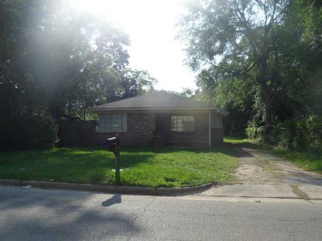 2nd image of 153 Union Ave