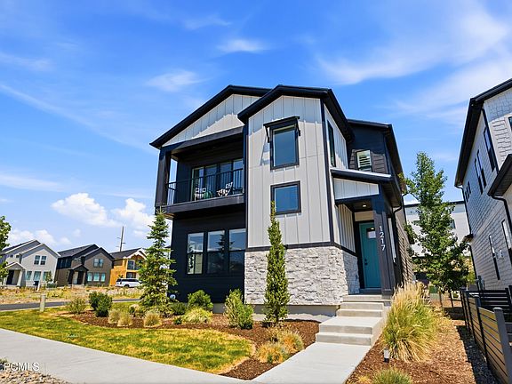 2nd image of 1217 E Gambel Oak Way