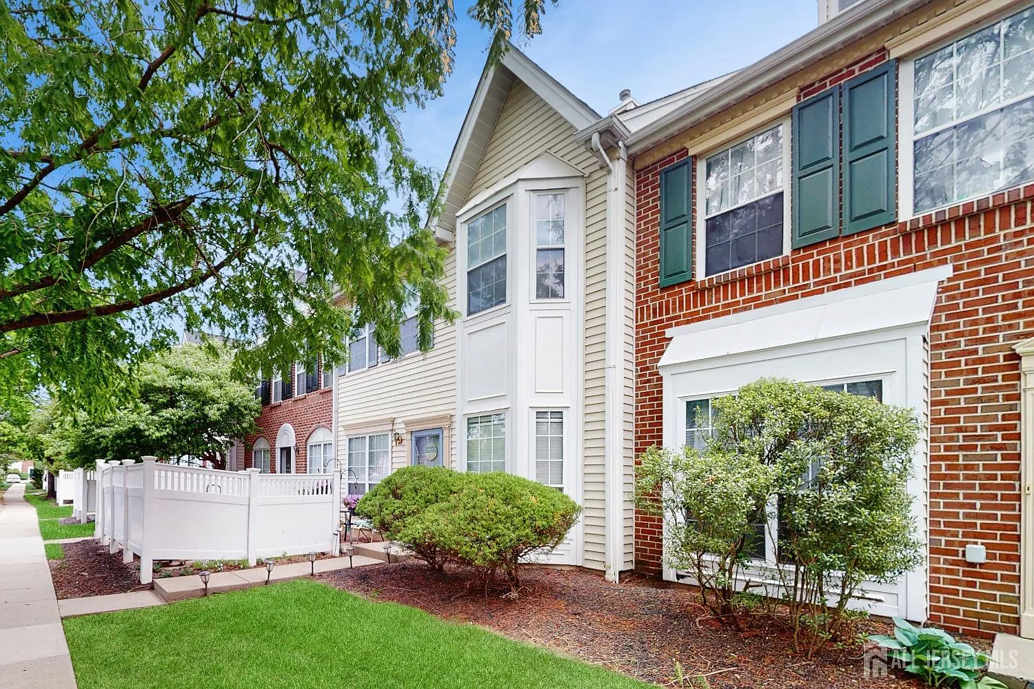 28 Clay St photo 1