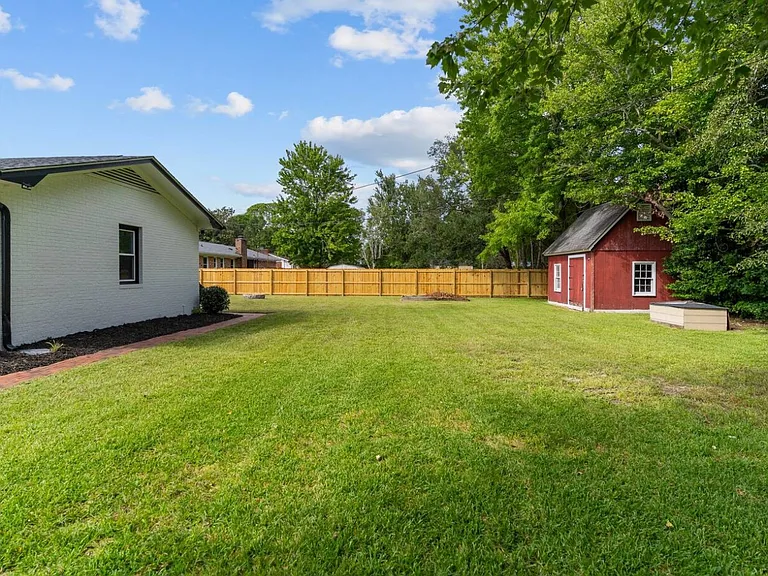 3239 Chalmers Dr — Photo 4