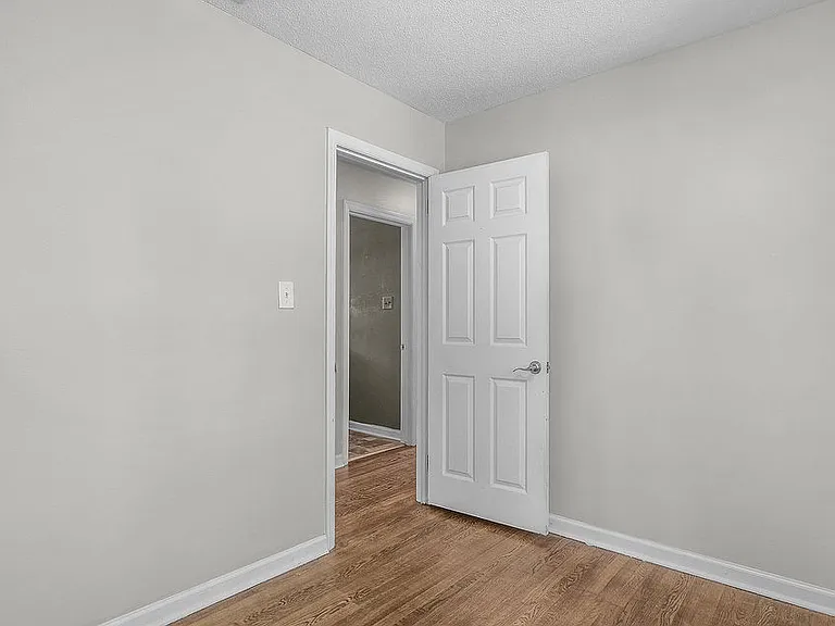 2114 E 62nd St — Photo 15