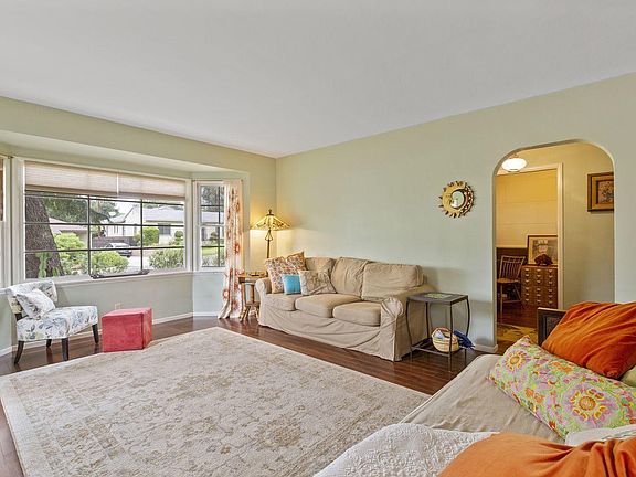 3rd image of 2974 N Raymond Ave