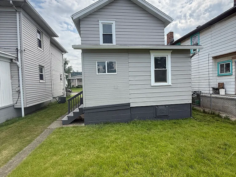 921 1st Ave — Photo 16