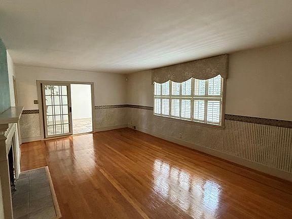 2nd image of 183 Grove Park Cir