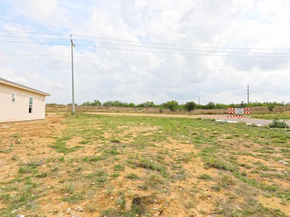 6911 Molinos Dr, Laredo, TX 78043