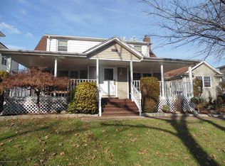 19 Forest St, Staten Island, NY 10314