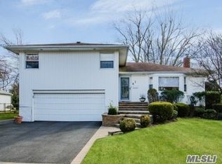 1 Patricia St, Plainview, NY 11803