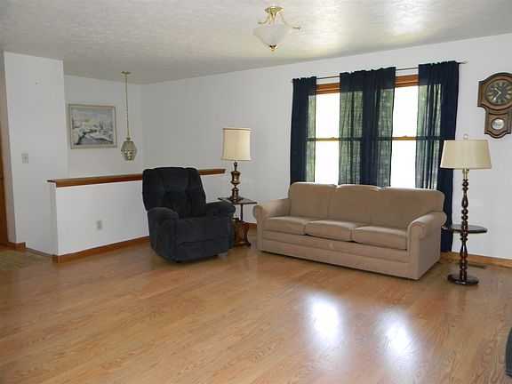 3rd image of 4076 N Brookwood Dr