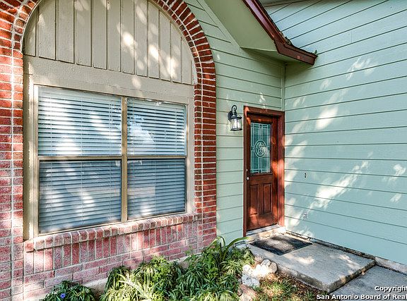 3rd image of 614 Cypressgreen Dr