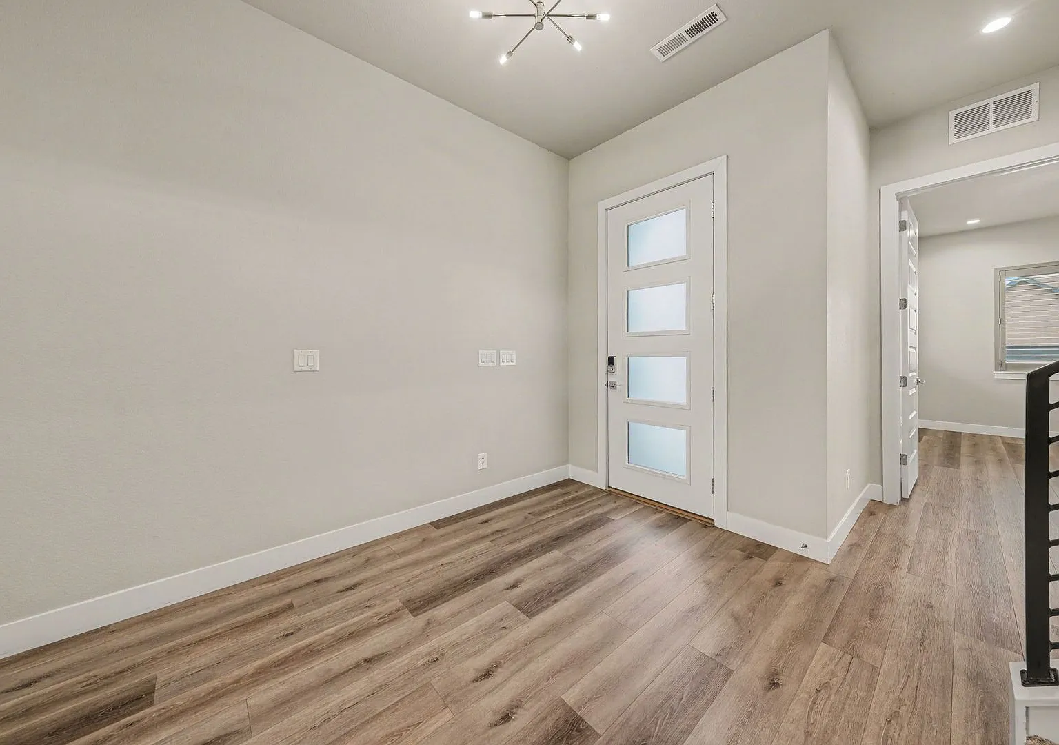 Luxury 3-Bedroom Home on Private Lake in Timnath — Photo 2