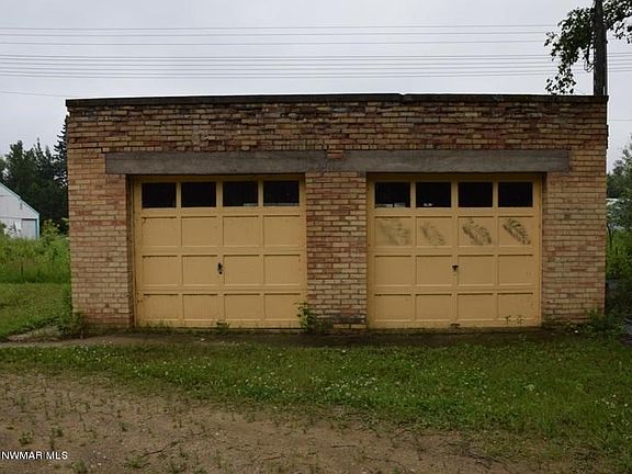 Detached Garage