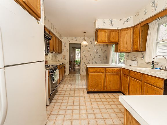 4th image of 2157 N Lake Shore Cir