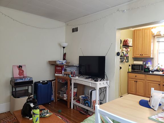 4th image of 321 W Wilson St #4