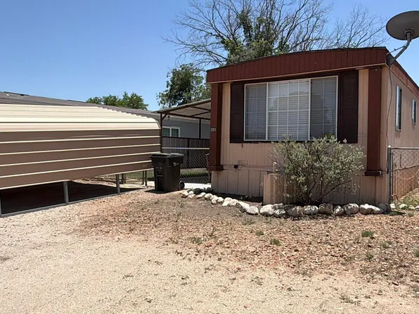 203 Hamilton St, Carlsbad, NM 88220