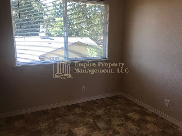 24958 Hunter Ave — Photo 7