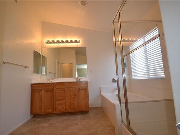3rd image of 38634 Davlina Ln