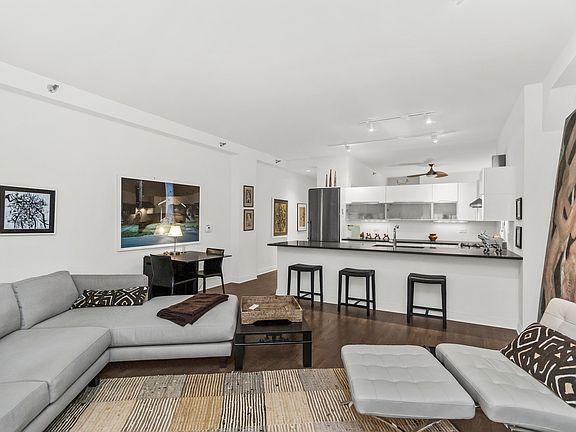 5th image of 6 N Michigan Ave Unit 809
