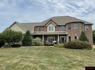 38310 490th St, Saint Peter, MN 56082