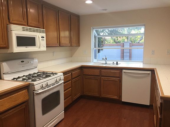 5th image of 3416 Honeybrook Way