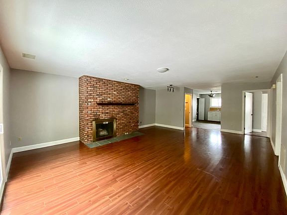 2nd image of 1404 Summer Hill Dr