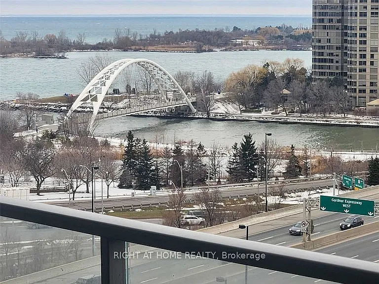 103 The Queensway #1207 — Photo 3