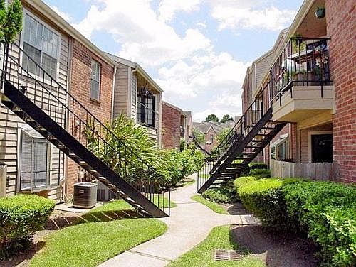 3rd image of 920 Lawrence St #168