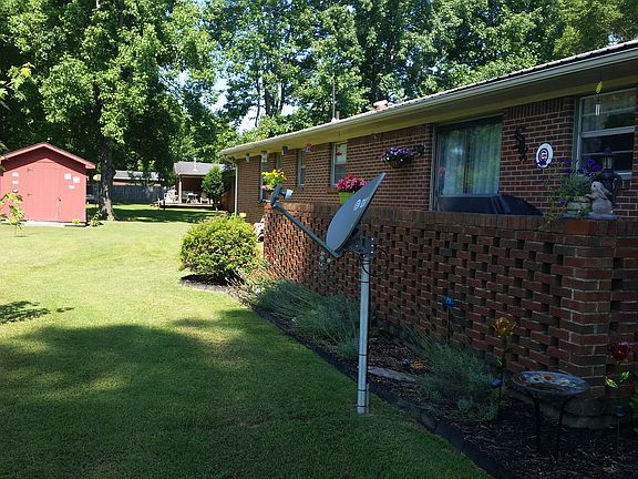3rd image of 415 Carroll St