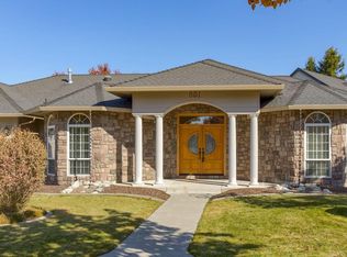 851 Saint Andrews Way, Eagle Pt, OR 97524