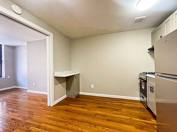 2nd image of 512 E 5th St APT 7