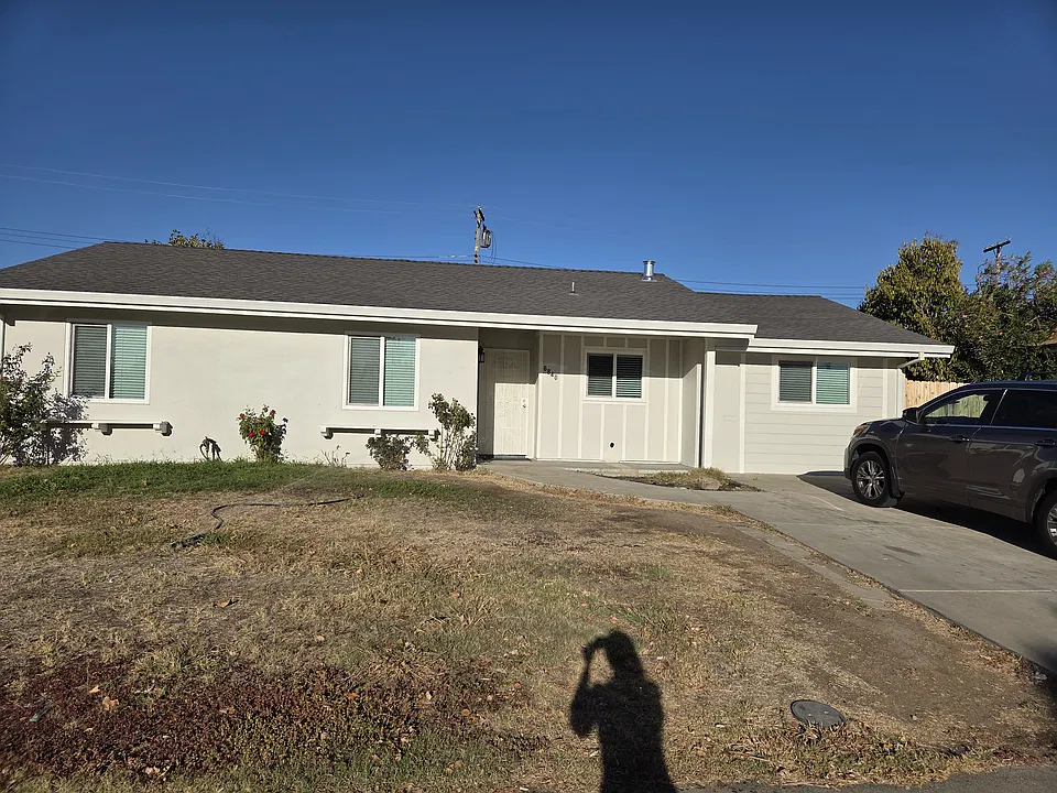 6840 Bismarck Dr
