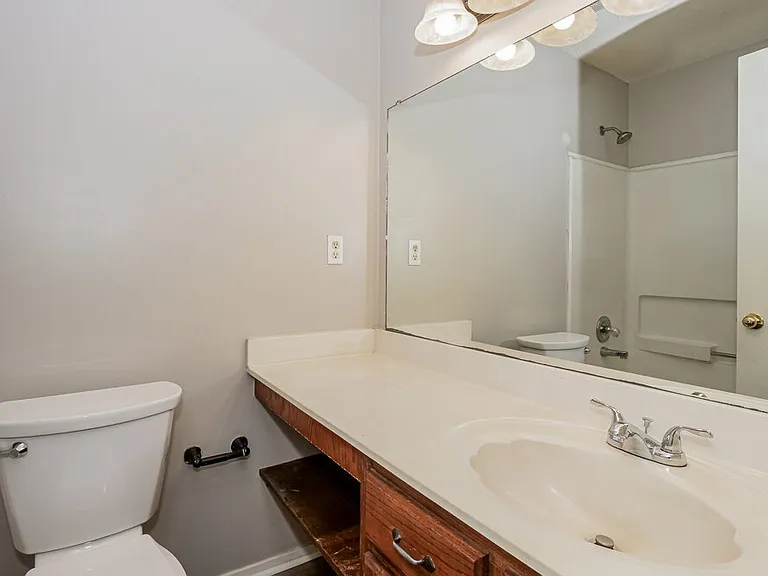 6935 Amanda Dr N — Photo 10