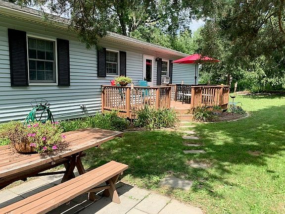 3rd image of 104 Joanne Dr