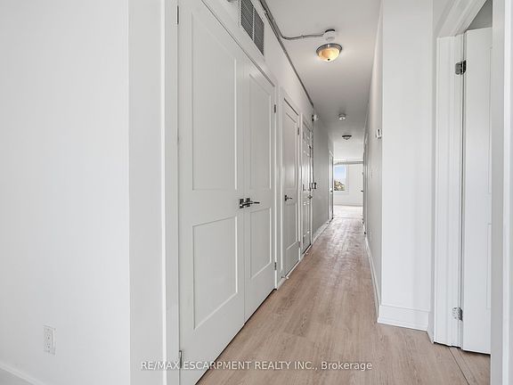 3rd image of 1006 King St E #2