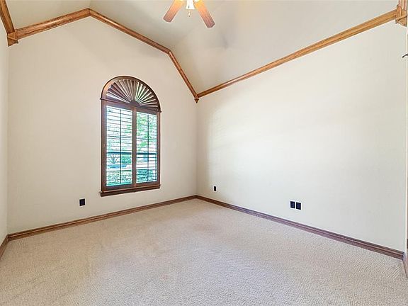 4th image of 211 La Fontaine Ln