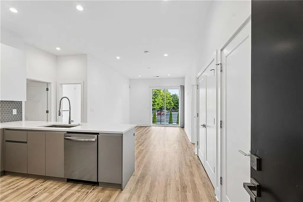 2 bed, 2.0 bath, 1150 sqft, $2,000 — Photo 2