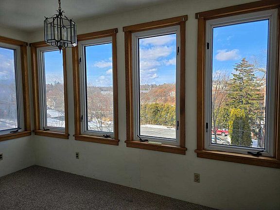 2nd image of 907 Mahantongo St #2