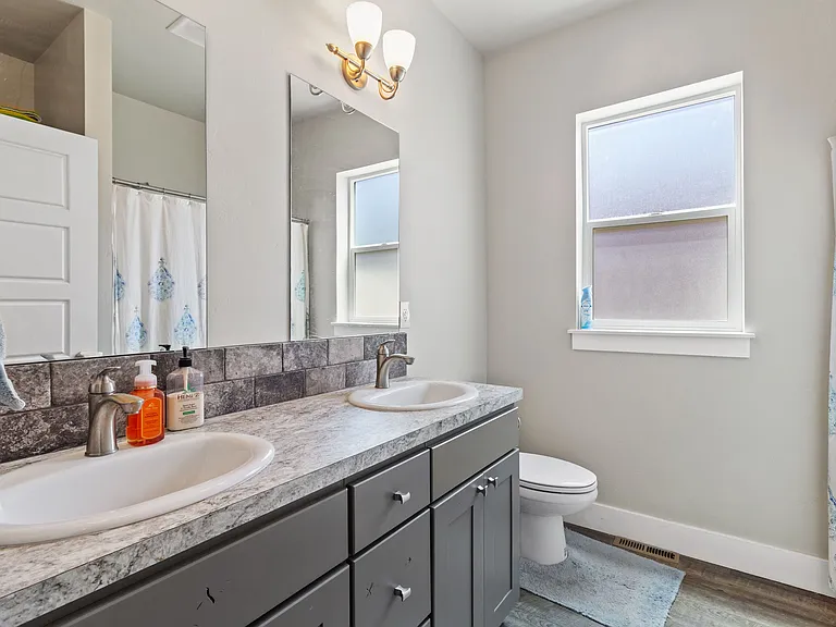 912 Birchton Loop — Photo 16