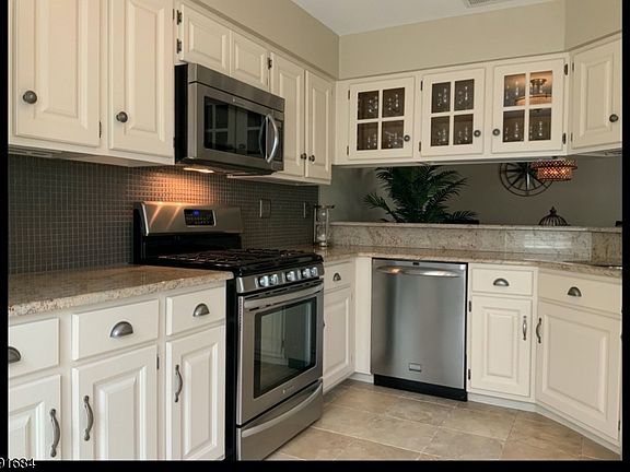 4th image of 124 Harvest Ln #124