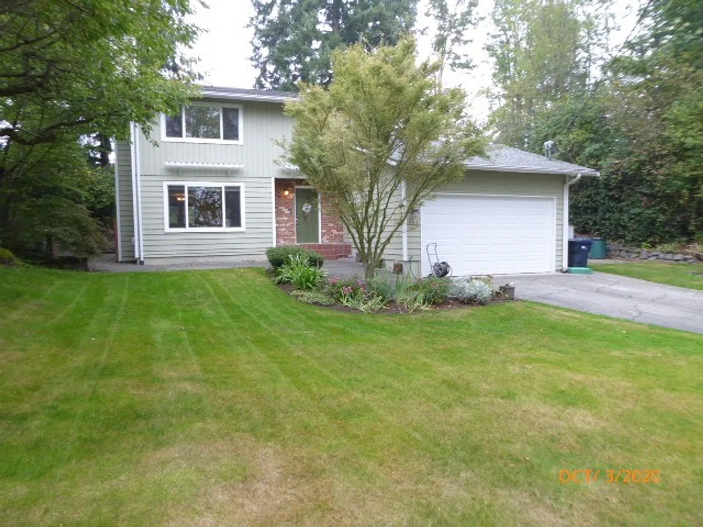 Beautiful 2 Story 3 Bed 2.5 Bath — Photo 2