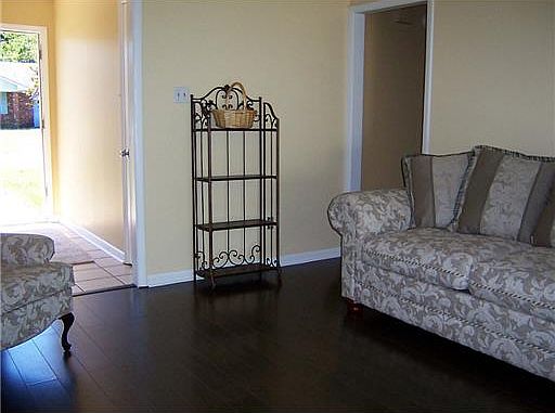 3rd image of 206 Mary Dr